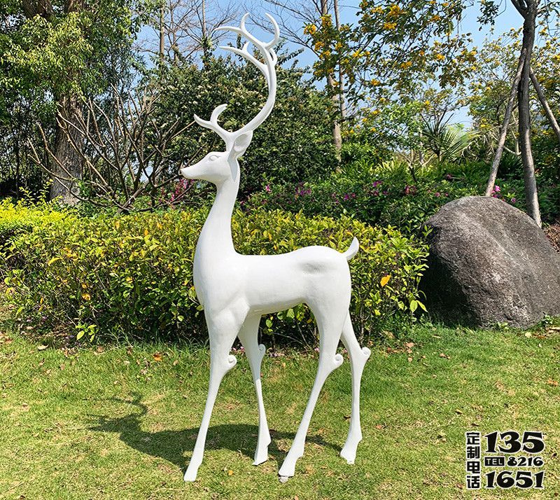 戶外園林大型景觀玻璃鋼白色梅花鹿雕塑 戶外園林大型景觀玻璃鋼白色梅花鹿雕塑