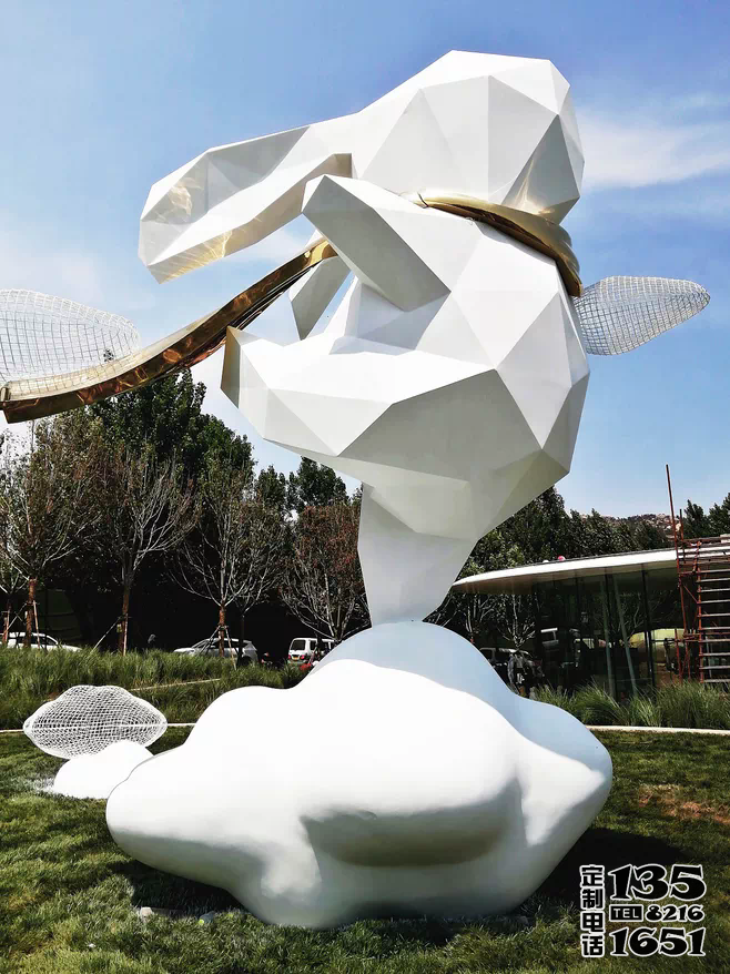 景區(qū)大型玻璃鋼幾何踩著云朵的兔子雕塑 景區(qū)大型玻璃鋼幾何踩著云朵的兔子雕塑