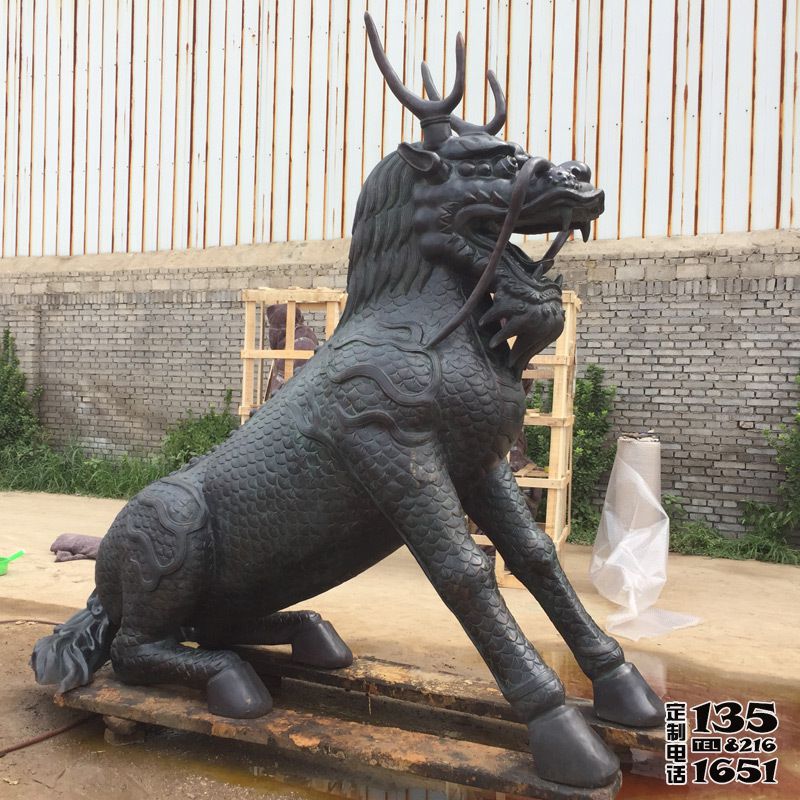 大型景區(qū)玻璃鋼仿銅坐著的神獸麒麟雕塑 大型景區(qū)玻璃鋼仿銅坐著的神獸麒麟雕塑