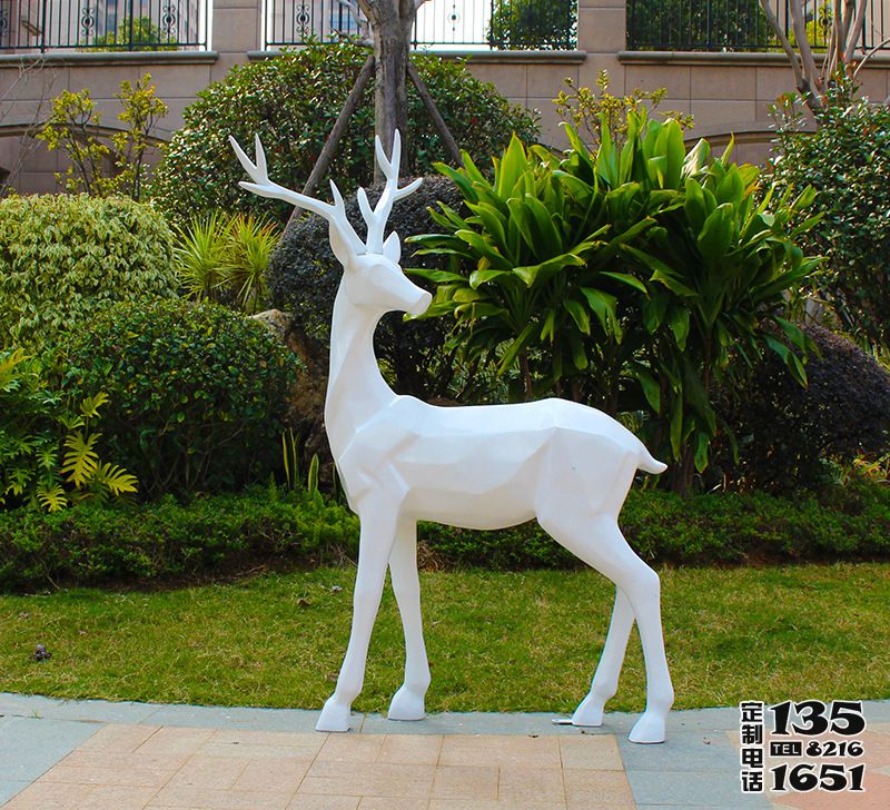 園林玻璃鋼仿真回頭看的梅花鹿雕塑 園林玻璃鋼仿真回頭看的梅花鹿雕塑