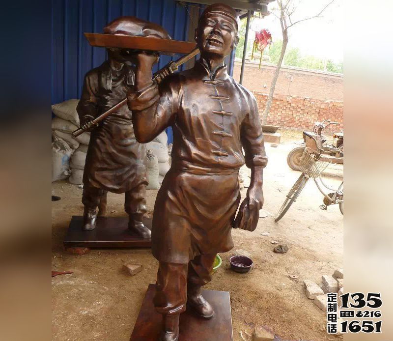 景區飯店玻璃鋼店小二人物仿銅雕 景區飯店玻璃鋼店小二人物仿銅雕