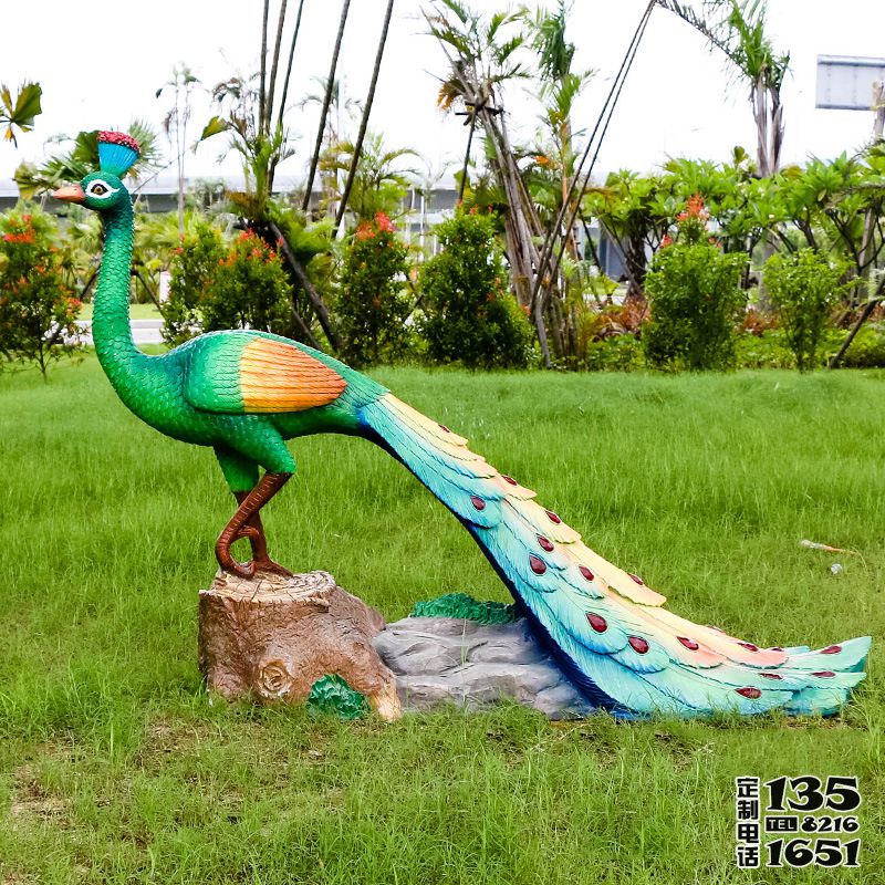 景區草坪玻璃鋼彩繪仿真孔雀雕塑 景區草坪玻璃鋼彩繪仿真孔雀雕塑