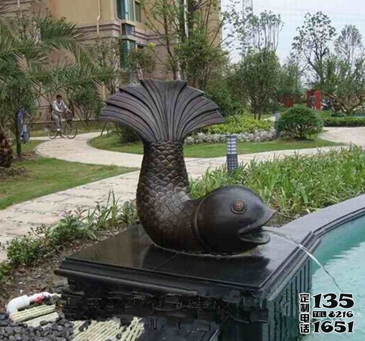 公園里擺放的玻璃鋼仿銅鯉魚噴水雕塑 公園里擺放的玻璃鋼仿銅鯉魚噴水雕塑