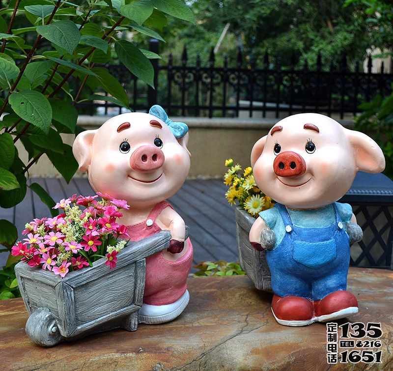 公園戶外玻璃鋼卡通可愛豬雕塑 公園戶外玻璃鋼卡通可愛豬雕塑