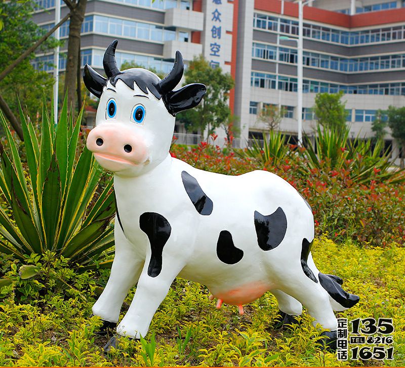戶外廣場玻璃鋼仿真奶牛雕塑 戶外廣場玻璃鋼仿真奶牛雕塑