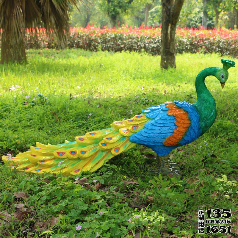 戶外草坪上玻璃鋼彩繪仿真動物孔雀雕塑 戶外草坪上玻璃鋼彩繪仿真動物孔雀雕塑