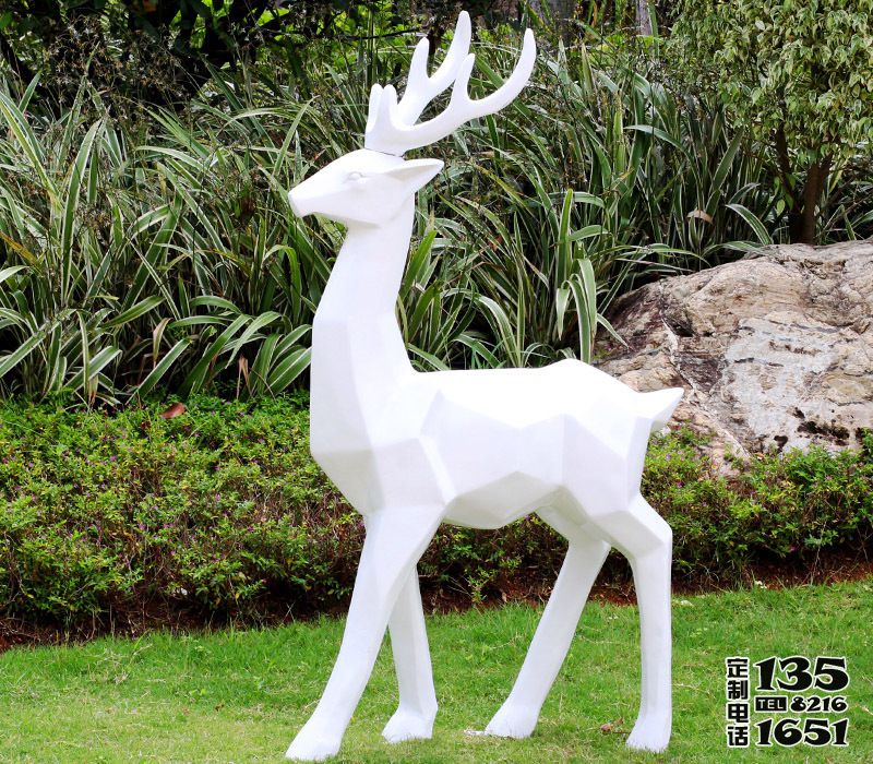 公園景區玻璃鋼幾何白色梅花鹿雕塑 公園景區玻璃鋼幾何白色梅花鹿雕塑