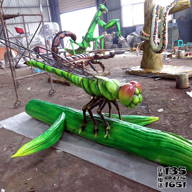 植物園創(chuàng)意玻璃鋼仿真動物蜻蜓雕塑 植物園創(chuàng)意玻璃鋼仿真動物蜻蜓雕塑