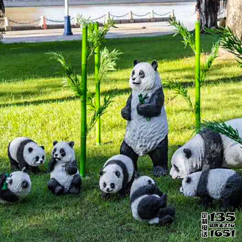 動(dòng)物園仿真卡通玻璃鋼熊貓雕塑 動(dòng)物園仿真卡通玻璃鋼熊貓雕塑