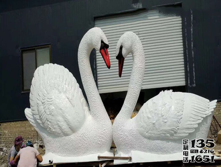 戶外景區(qū)大型玻璃鋼仿真動物愛心天鵝雕塑 戶外景區(qū)大型玻璃鋼仿真動物愛心天鵝雕塑