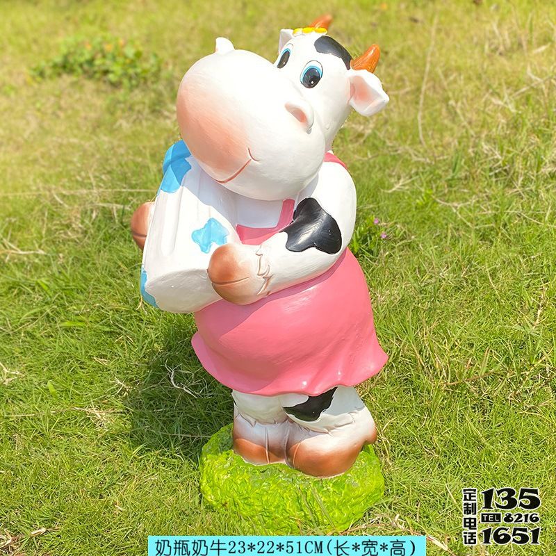 草坪擺放的玻璃鋼卡通彩繪奶牛雕塑 草坪擺放的玻璃鋼卡通彩繪奶牛雕塑
