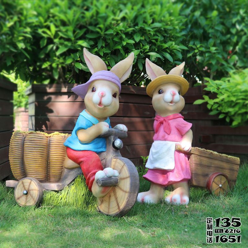 戶外公園卡通玻璃鋼彩繪仿真兔子雕塑 戶外公園卡通玻璃鋼彩繪仿真兔子雕塑