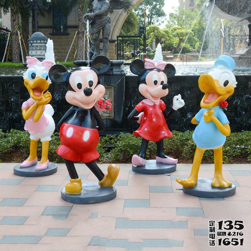 電影院擺放兩對(duì)玻璃鋼米老鼠與唐老鴨雕塑 電影院擺放兩對(duì)玻璃鋼米老鼠與唐老鴨雕塑