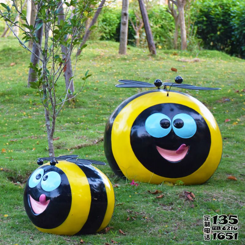 園林戶外卡通一大一小蜜蜂擺件玻璃鋼雕塑 園林戶外卡通一大一小蜜蜂擺件玻璃鋼雕塑