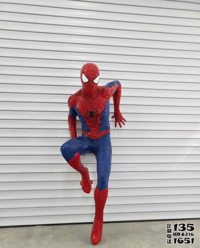 電影院玻璃鋼仿真彩繪蜘蛛俠雕塑 電影院玻璃鋼仿真彩繪蜘蛛俠雕塑