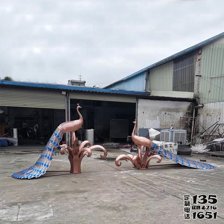 庭院別墅玻璃鋼彩繪孔雀雕塑 庭院別墅玻璃鋼彩繪孔雀雕塑