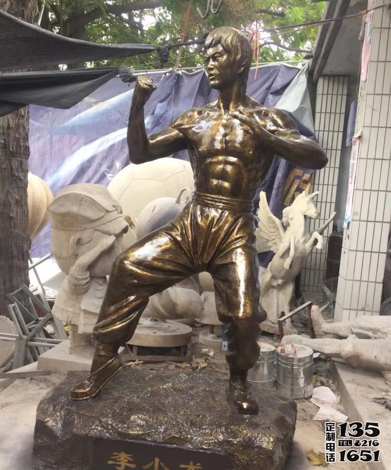 商場室內(nèi)擺放名人李小龍打拳玻璃鋼仿銅雕塑 商場室內(nèi)擺放名人李小龍打拳玻璃鋼仿銅雕塑