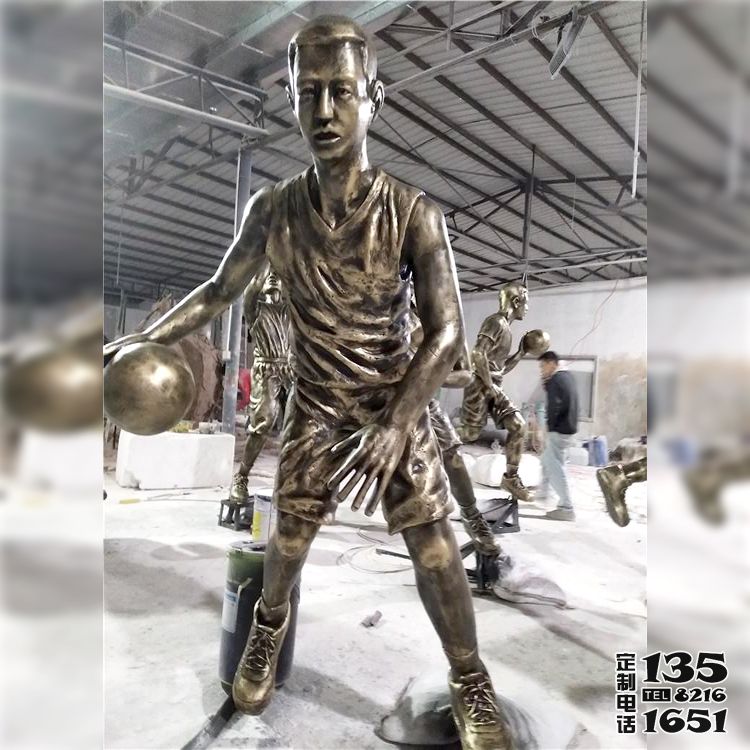 景區(qū)景觀擺放打籃球玻璃鋼仿銅運(yùn)動(dòng)人物雕塑 景區(qū)景觀擺放打籃球玻璃鋼仿銅運(yùn)動(dòng)人物雕塑