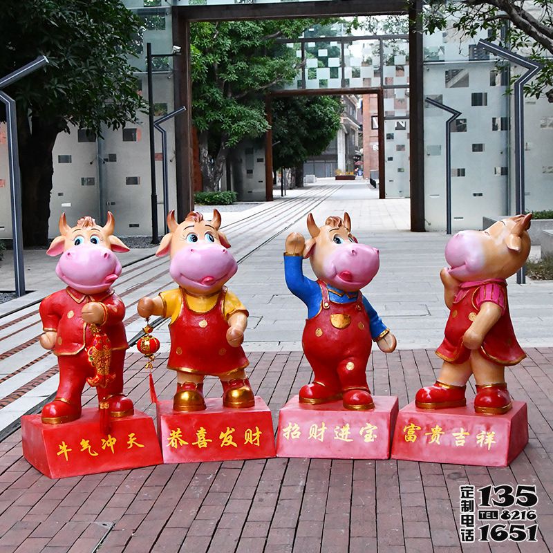 商場擺放四個喜慶招財的玻璃鋼卡通牛雕塑 商場擺放四個喜慶招財的玻璃鋼卡通牛雕塑