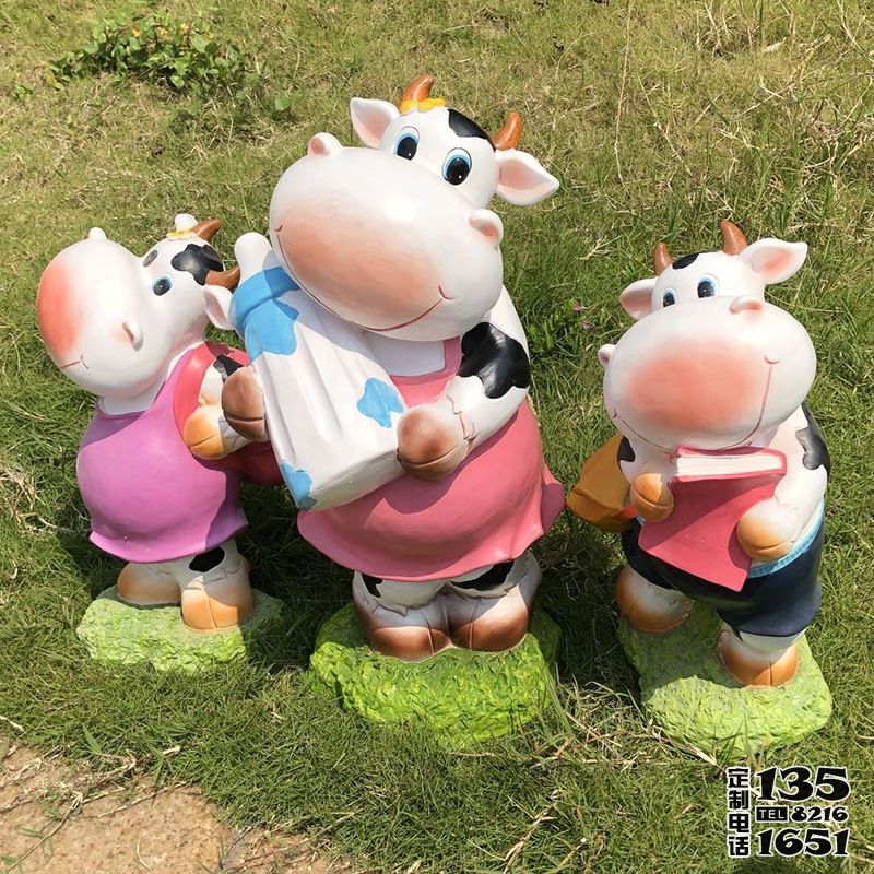 幼兒園商場(chǎng)玻璃鋼卡通可愛小奶牛雕塑