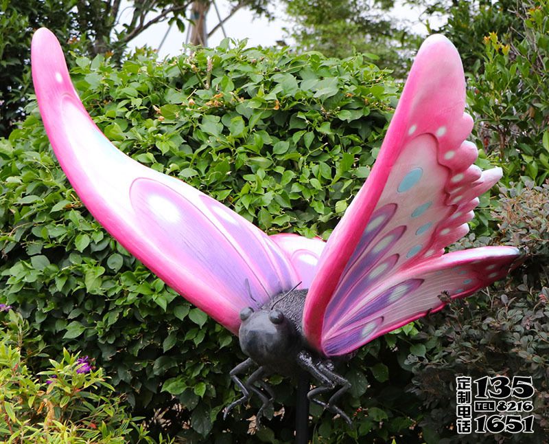 玻璃鋼彩繪戶外花叢中的蝴蝶雕塑 玻璃鋼彩繪戶外花叢中的蝴蝶雕塑