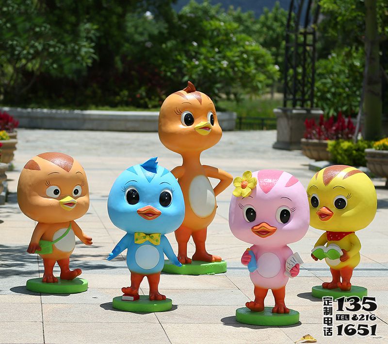 花園里玻璃鋼卡通動畫片萌雞小隊雕塑 花園里玻璃鋼卡通動畫片萌雞小隊雕塑