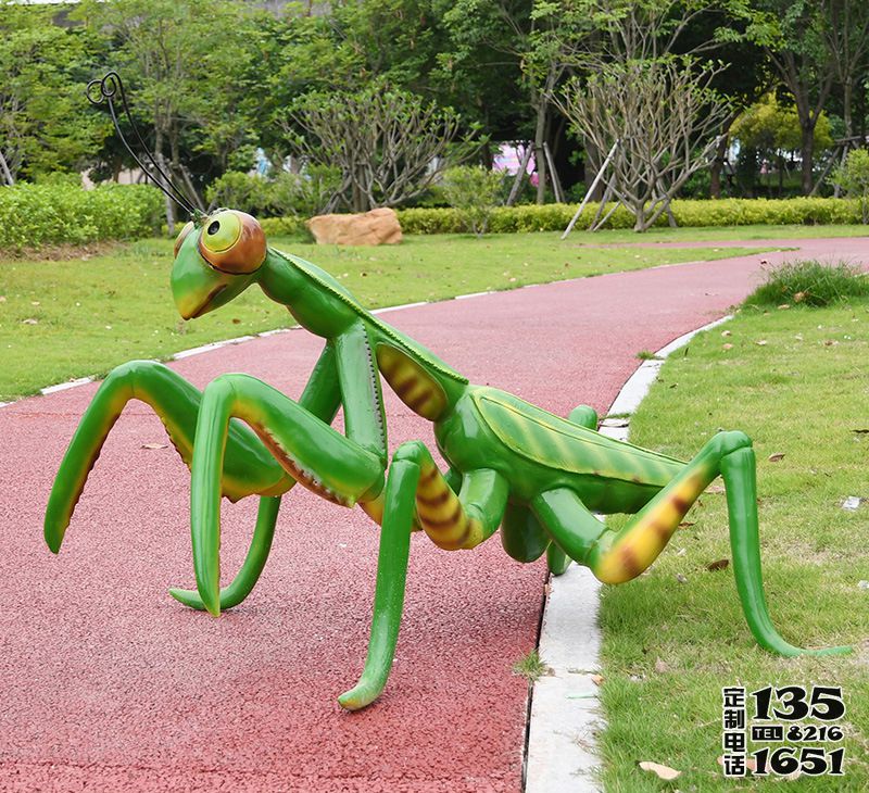 村莊草坪湖邊綠色玻璃鋼仿真螳螂雕塑 村莊草坪湖邊綠色玻璃鋼仿真螳螂雕塑