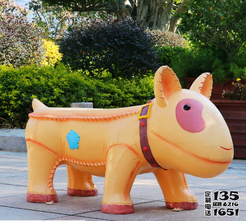 景區(qū)花園戶外玻璃鋼卡通淺黃狗座椅雕塑 景區(qū)花園戶外玻璃鋼卡通淺黃狗座椅雕塑