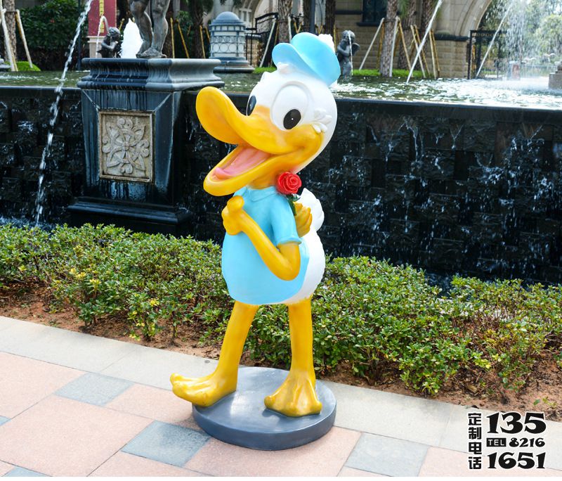 玻璃鋼卡通彩繪唐老鴨雕塑公園幼兒園裝飾品擺件 玻璃鋼卡通彩繪唐老鴨雕塑公園幼兒園裝飾品擺件