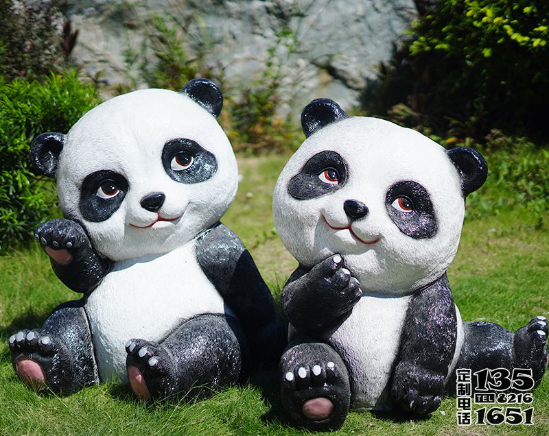 別墅小區玻璃鋼仿真熊貓雕塑 別墅小區玻璃鋼仿真熊貓雕塑