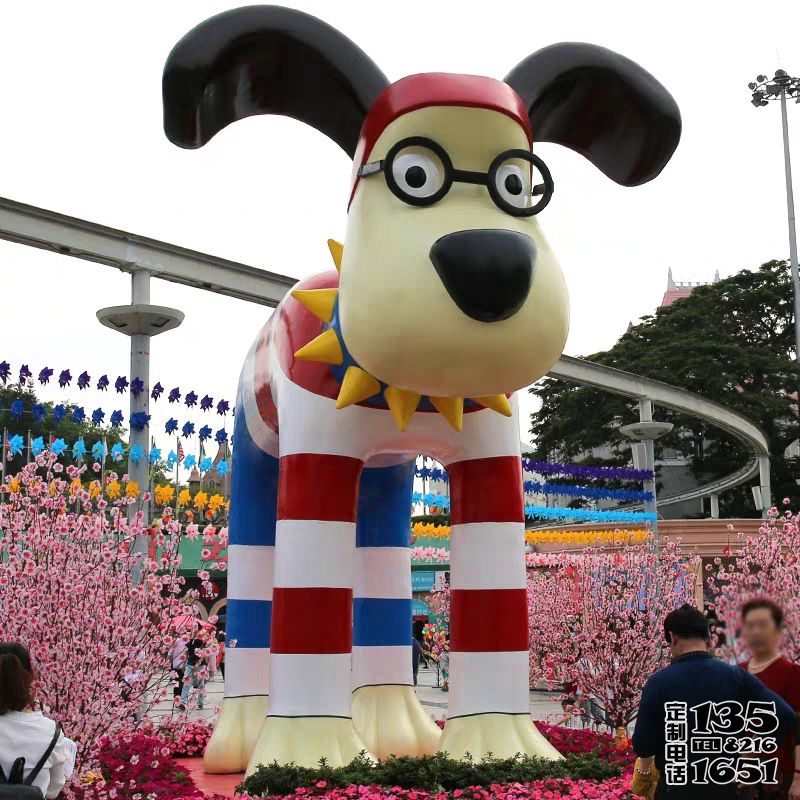 景區(qū)大型玻璃鋼彩繪卡通狗雕塑 景區(qū)大型玻璃鋼彩繪卡通狗雕塑