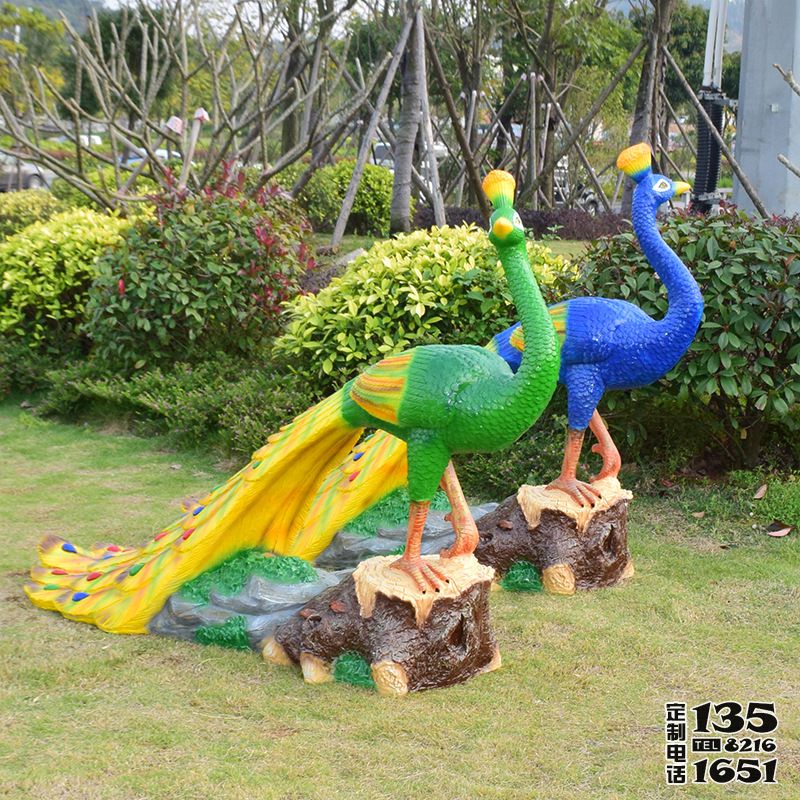 景區(qū)大型卡通彩繪玻璃鋼孔雀雕塑 景區(qū)大型卡通彩繪玻璃鋼孔雀雕塑