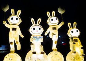 兔子造型宇航員玻璃鋼發(fā)光雕塑 兔子造型宇航員玻璃鋼發(fā)光雕塑