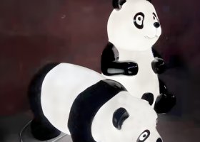 發(fā)光熊貓玻璃鋼雕塑擺件 發(fā)光熊貓玻璃鋼雕塑擺件