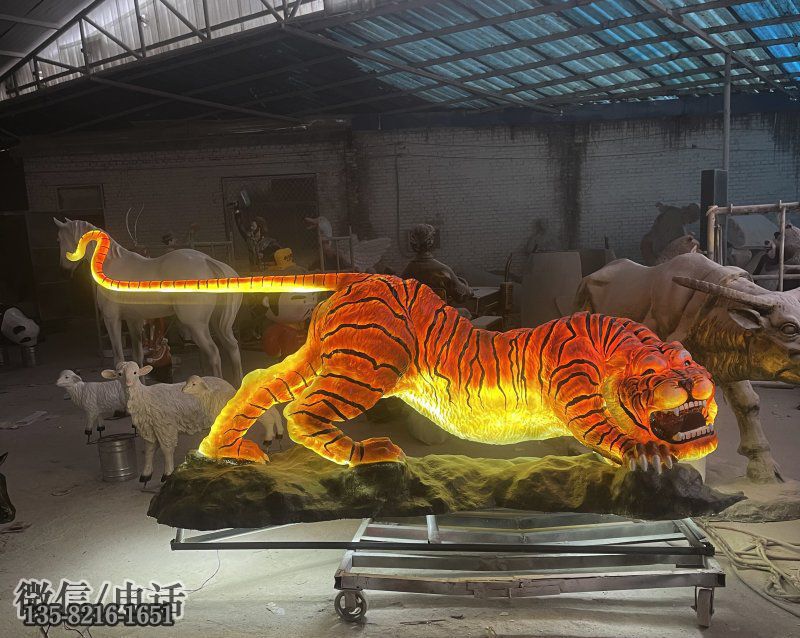 老虎玻璃鋼發(fā)光動(dòng)物雕塑 老虎玻璃鋼發(fā)光動(dòng)物雕塑