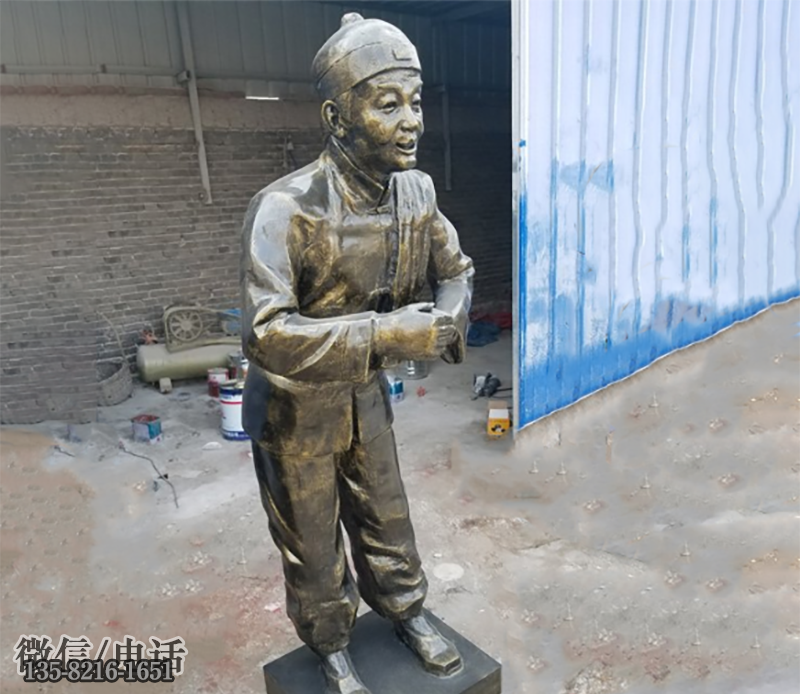 玻璃鋼仿銅迎賓店小二雕塑  玻璃鋼仿銅迎賓店小二雕塑